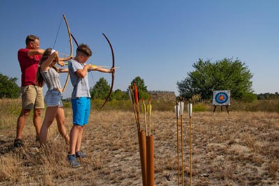 Bogenschießen an der Slawenburg Bogenschießen an der Slawenburg