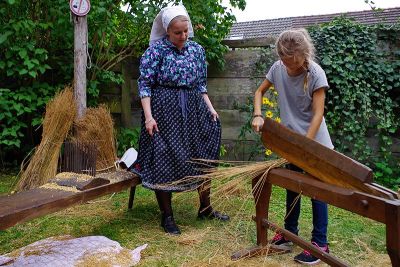 Kind im Freilandmuseum Lehde