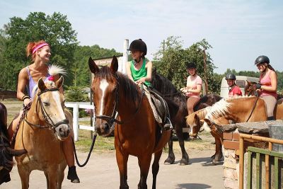 Ausritt zu Pferde Ausritt zu Pferde