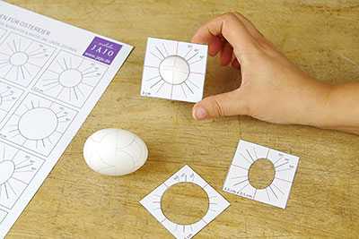 Kreise auf Eier mit Lochschablone zeichnen 