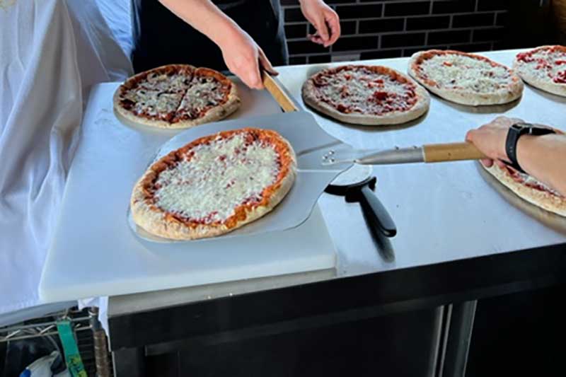 (c)Bootshaus am Leineweber - Pizza aus dem Holzbackofen
