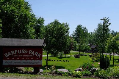 Eingang zum Barfuss Park Eingang zum Barfuss Park