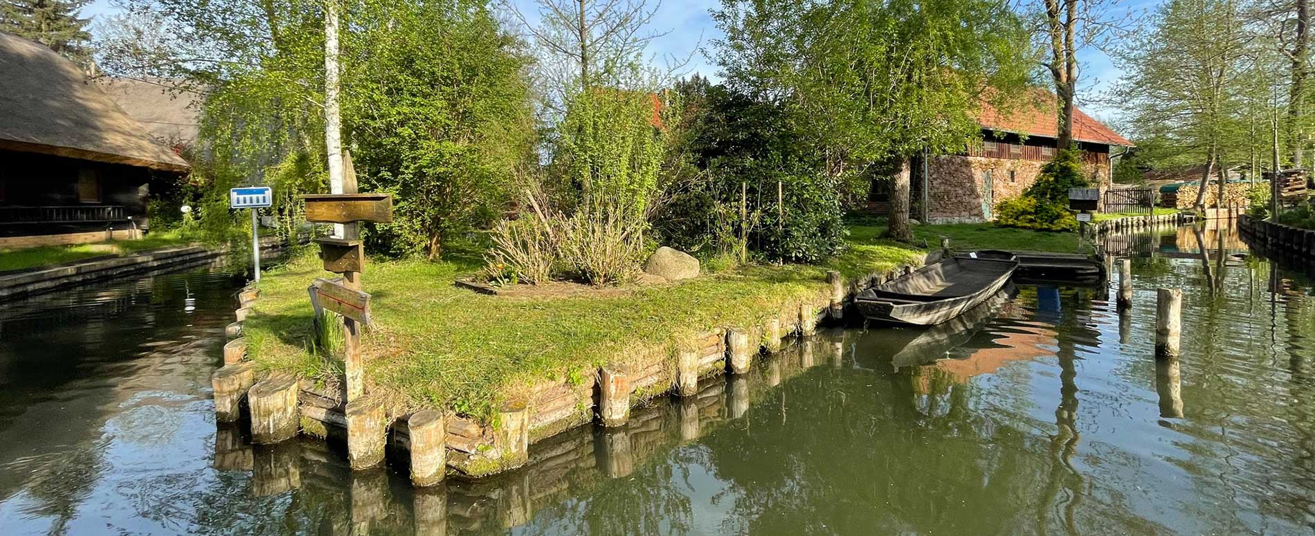 Häuser am Wasser in Lehde